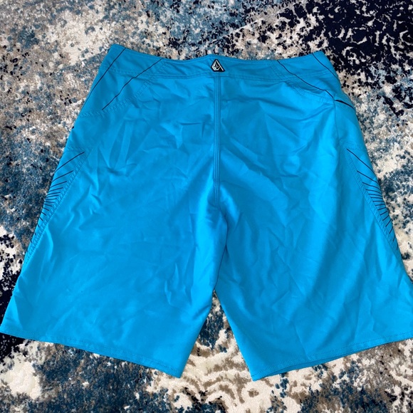 Men’s Volcom Board Shorts - Picture 5 of 7
